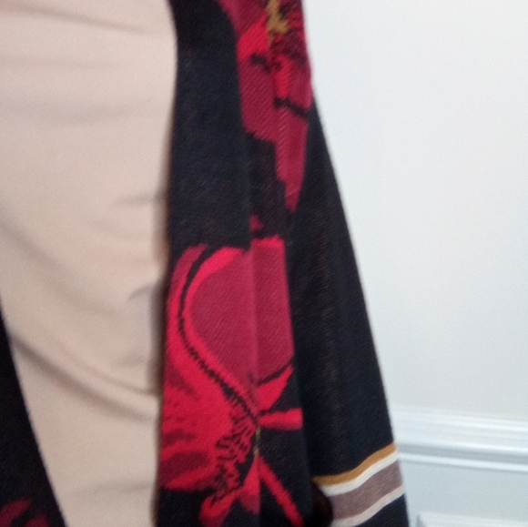 Max Sport Women's Poppy Black and Red Long Floral Cardigan Size Medium - Picture 10 of 16